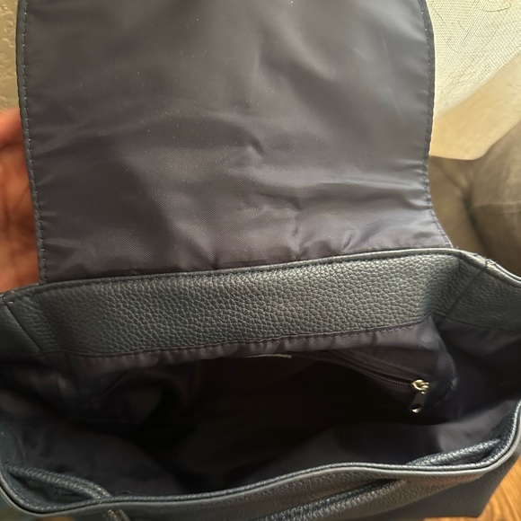 Chic Kenneth Cole Bag/Backpack - Picture 4 of 4